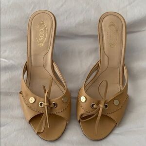 Tods Leather Slip On Sandals with Bow Size 6.5